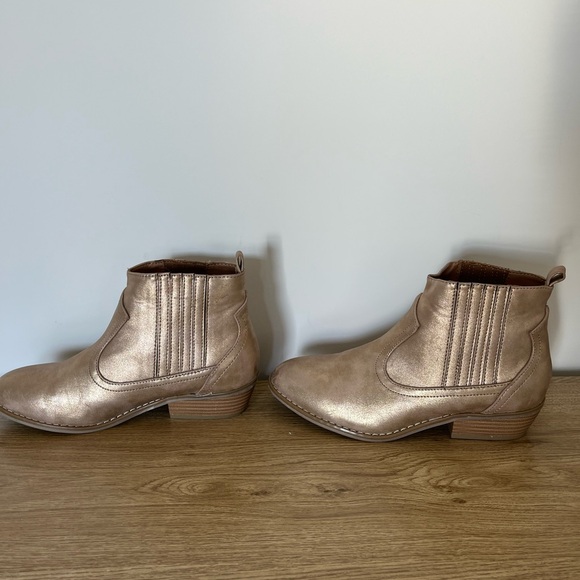 Universal Thread 7.5 Gold Booties - Picture 4 of 11